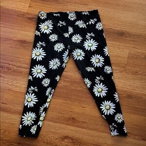 No Boundaries Leggings - Black with White and Yellow Daisies